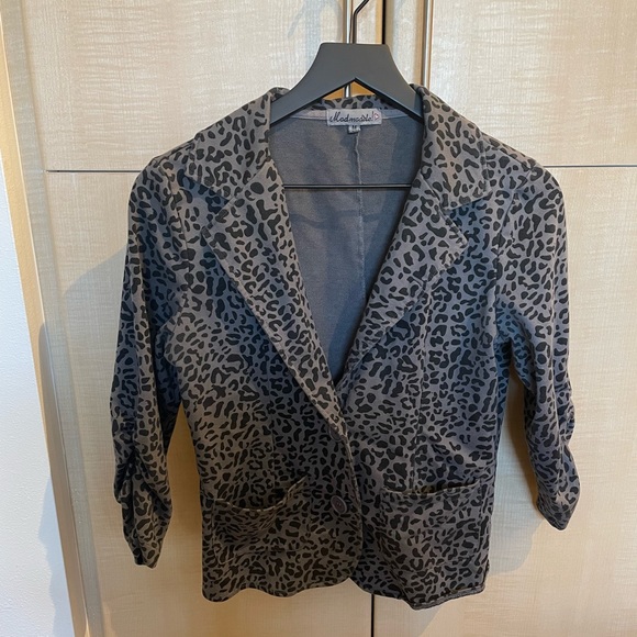 Modmodele Womans Jacket Sz Medium Cheetah Gray Two Button Pockets - Picture 6 of 15